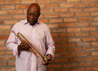 Trompetista Walmir Gil acerta contas afetivas com João Donato em álbum feito com quinteto de afro jazz latino