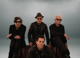 Capital Inicial se ‘movimenta’, sem sair do lugar de conforto, em EP com faixas inéditas produzidas por Douglas Moda