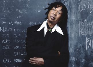 Djavan grava música quase lançada por Michael Jackson: ‘Ele parecia um passarinho assustado’