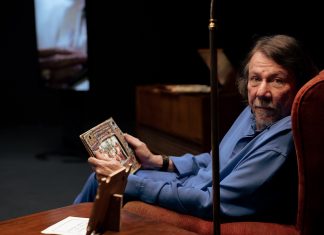 Lenine ressoa lembranças afetivas descortinadas pela memória na foto familiar de ‘Eita’, filme ‘para se ouvir’