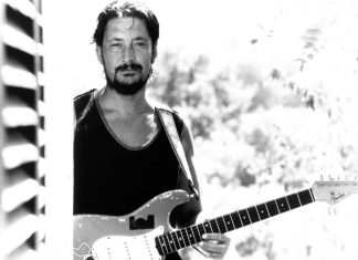 Chris Rea, cantor inglês de pop rock, morre aos 74 anos