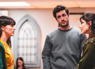 A melhor comédia romântica de 2025 nasceu de um ménage. E é bem menos leve do que parece