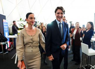 Katy Perry e Justin Trudeau aparecem juntos em Davos