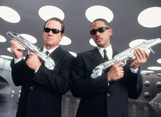 Filha do ator Tommy Lee Jones é encontrada morta em hotel de luxo na Califórnia, diz TMZ