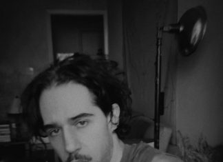 Thiago Pethit celebra ‘sonho realizado’ com edição de álbum com a trilha que compôs para o thriller gay ‘Ato noturno’