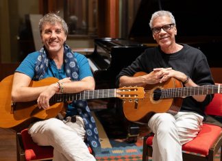 Celso Fonseca e Tony Canto enlaçam canções de Tom Jobim e Domenico Modugno com bossa em álbum em duo