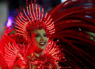 Perrengues com tapa-sexo: além de Virginia, veja outras musas que tiveram problemas com o acessório