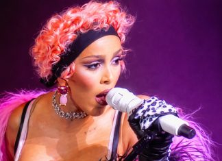 Doja Cat hipnotiza com gogó e sensualidade em show que dispensa firulas, em São Paulo