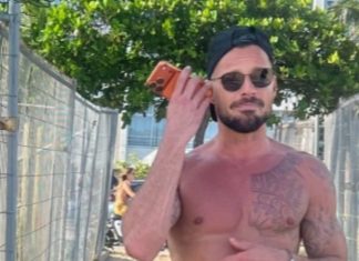 Dias após show no Super Bowl com Bad Bunny, Ricky Martin chega ao Rio para o carnaval