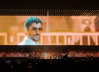 Bad Bunny fala português, veste camisa do Brasil e faz baile nostálgico na estreia no país