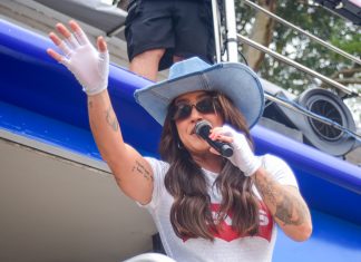 Lauana Prado anuncia sexo de bebê em cima de trio elétrico de bloco em SP