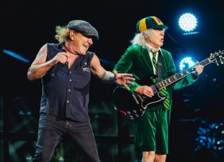 AC/DC: Angus Young e Brian Johnson desafiam tempo e idade em retorno ao Brasil após 16 anos
