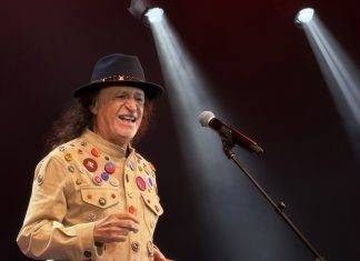 Alceu Valença desafia a embolada do tempo no desabrochar elétrico do show ’80 girassóis’ na estreia de turnê no Rio