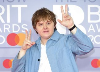 Lewis Capaldi e a Síndrome de Tourette: como o cantor atração do Lolla se adaptou à doença