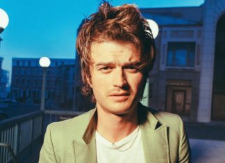 Pode não parecer, mas você sabe quem é Djo: atração do Lolla é ator de ‘Stranger Things’ e tem megahit