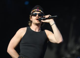 Djo quer ser cantor sério, mas no Lolla provou que ainda é ator de ‘Stranger Things’ e one-hit wonder de TikTok