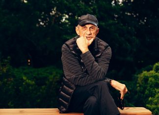 Falta a Fagner o balanço da bossa, mas álbum arranjado por Roberto Menescal é correto e apaga o vexame de show