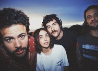 Supergrupo do pop rock, Foto em Grupo diz que é ‘nepobaby de si mesmo’