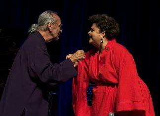 Fabiana Cozza e Gilson Peranzzetta dão outras cores e tons ao cancioneiro de Dorival Caymmi em show requintado