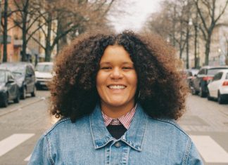 Quem é Jadsa, cantora que mistura MPB com rock e abre palco principal do Lolla neste sábado