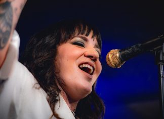 Linda Ramalho canta Pitty e Dudu Falcão em álbum ao vivo sem se afastar das ‘eternas ondas’ do pai, Zé Ramalho