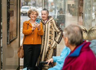 Preconceito: pesquisa mostra que muitos acham que quem passou dos 50 não combina com as últimas tendências da moda