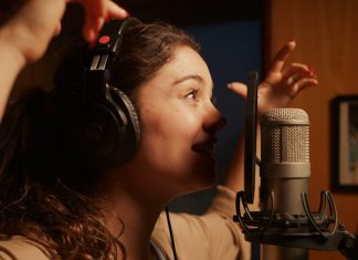 Sophie Charlotte solta a voz suave em gravações de músicas de João Donato, Celso Fonseca e José Miguel Wisnik