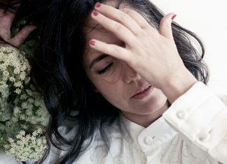 Tiê lança quinto álbum solo de estúdio após registro de show e projeto em duo