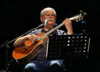 Dori Caymmi descortina um mundo de belezas em show no Rio com a ‘voz de mágoa’ amaciada pelo humor corrosivo