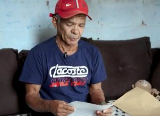 Lavrador se emociona ao comprovar que está vivo e receber documentos