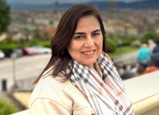 Amigos, colegas e autoridades prestam homenagens após morte da jornalista Elaine Oliveira Lopes