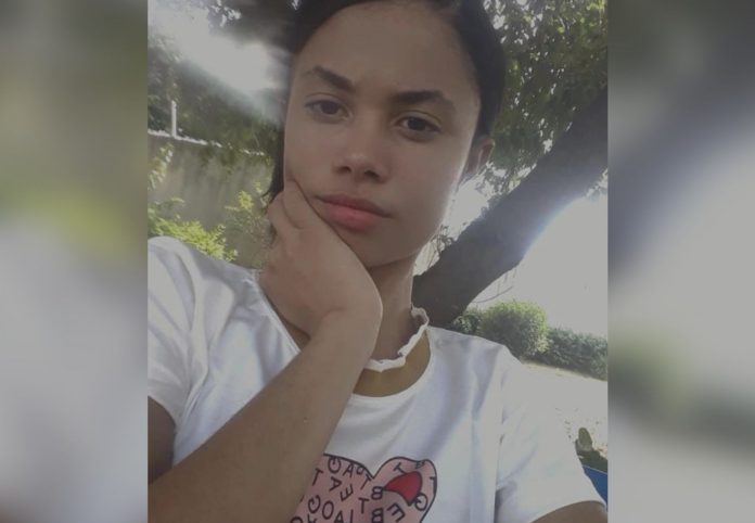 Família enterra pé de estudante morta em rodovia após mais de 4 meses de espera por identificação