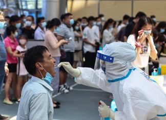 Variante Delta da Covid-19 ganha força e causa endurecimento das restrições pelo mundo