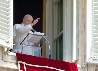 Papa passa bem após cirurgia e ficará cerca de 1 semana internado, diz Vaticano