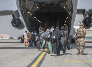 EUA aceleram operações no Afeganistão e retiram quase 16 mil pessoas em 24 horas