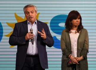 Revés eleitoral abala governo de Fernández na Argentina; ministros entregam o cargo