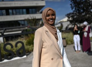 Ex-refugiada, modelo abandona passarelas os EUA para lançar moda para muçulmanas