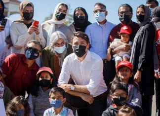 Eleições no Canadá: Justin Trudeau enfrenta disputa acirrada nesta segunda para se manter no cargo