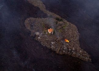 Vulcão em erupção nas Canárias: o desespero de família após casa ‘milagrosa’ ser consumida por lava