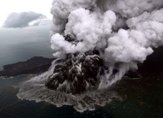 Anak Krakatoa: relembre a erupção vulcânica que provocou o tsunami na Indonésia