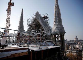 Fase “crucial” da reconstrução da catedral de Notre Dame é concluída; restauração vai começar