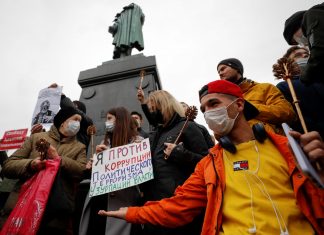 Oposição protesta em Moscou e denuncia fraude nas eleições parlamentares