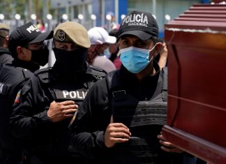 Equador mobiliza 400 policiais para retomar controle de prisão após rebelião com mais de 100 mortes