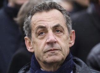 Justiça francesa condena Sarkozy por financiamento ilegal de campanha