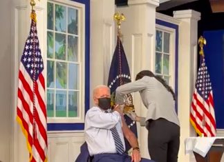 Joe Biden recebe dose de reforço de vacina contra a Covid-19 nos EUA