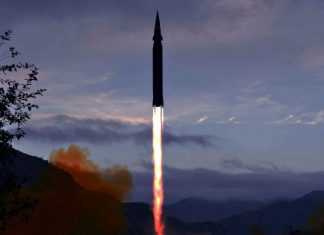 Coreia do Norte confirma teste e divulga foto de míssil Hwasong-8
