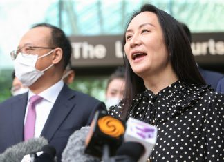 Executiva da Huawei é liberada de prisão domiciliar e volta para a China após acordo com EUA