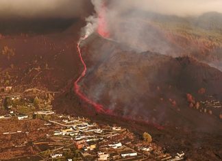 Vulcão continua em erupção em La Palma; aeroporto é reaberto