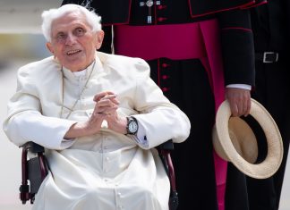 Bento XVI diz em carta que anseia pela morte ‘em breve’