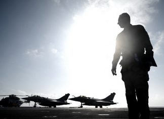 Argélia proíbe aviões militares franceses de sobrevoar seu território